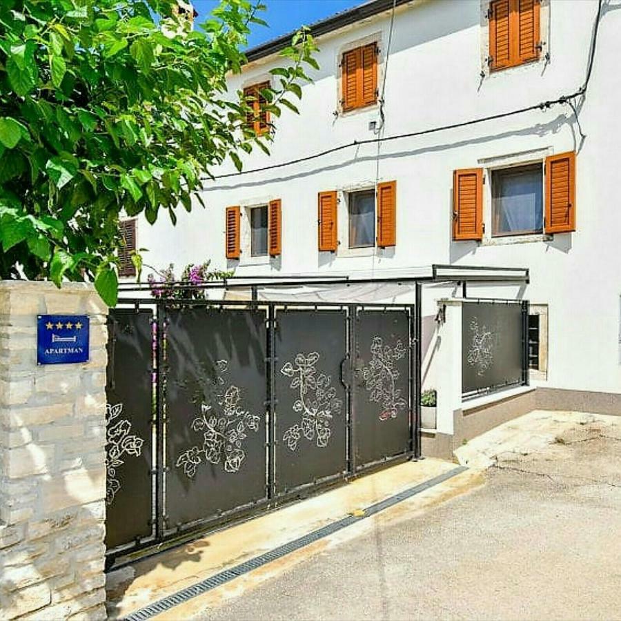 Apartment Claire Karšete Екстериор снимка